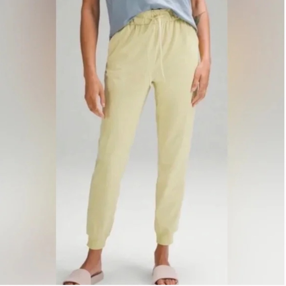 Lululemon Stretch High-Rise Jogger Size 4 Color Finch Yellow